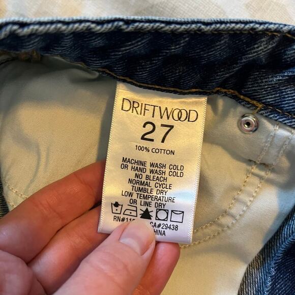 Driftwood Patched Up Bermuda Shorts Jean
Denim Raw‎ Hem size 27 - Picture 4 of 11